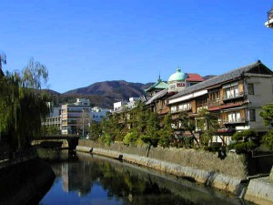 伊東温泉、国道沿の休業中温泉旅館